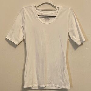 🌼3 for $20!🌼Women’s White Fitted Tee, Size Medium